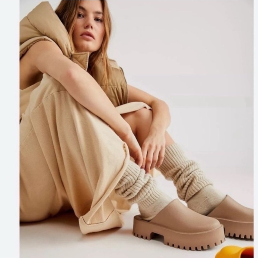Jeffrey Campbell CLOGGE Clogs sz 10 Tan Taupe Platform Shoes Free People